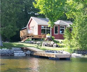 PRIVATE "ROYAL OAKS" WATERFRONT COTTAGE, AMAZING VIEWS, A/C & WIFI