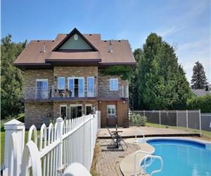 Villa Valentina: Georgian Bay - year round lakeview villa with in-ground pool at Bru