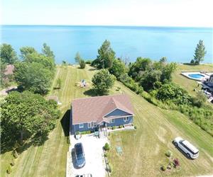 Wheatley Lakefront Cottage