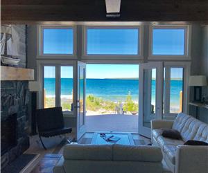 Blue Baise - Luxury Lake House - HOT TUB