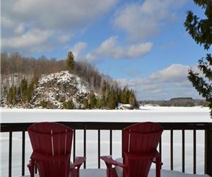 Large 3 Bdrm Lakeside Family Retreat -