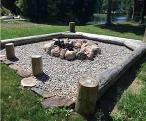 Madawaska River Escape: Hot Tub, Beach Volleyball, King Beds, High-Speed, Cell Service
