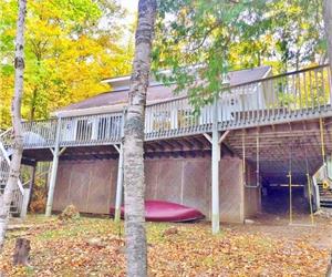 Birch Cottage on Farquhar Lake - NOW BOOKING FALL GETAWAYS! 4 season cottage, no linens supplied.