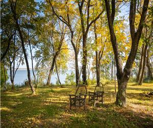 Beautiful Cedar House-Lake frontage on 2 Acres Facing Elk Island in Victoria Beach (Non-stricted)