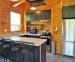 6 bed chalet 8L. Hot tub and fireplace
