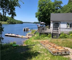 Waterfront 5 Bedroom Cottage - 5 To Chose!