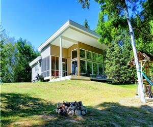 WATERFRONT FOUR SEASON COTTAGE