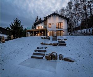 **SALE** Waterfront Ski Chalet / Lake House on Peninsula Lake with Private Beach