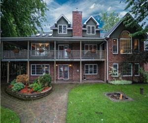 20%OFF TIL DEC 20!! STUNNIG LAKEHOUSE ON LAKE COUCHICHING NEAR ORILLIA AND MUSKOKA