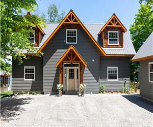 CEDAR BAY COTTAGE: **HOT TUB, SAUNA AND GAMES ROOM**