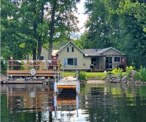 Breathtaking Waterfront views on the Trent River