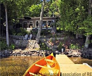 Gorgeous Lakefront Cottage on 12 mile Lake