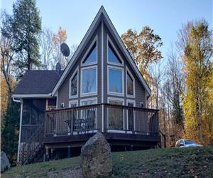 Luxurious Waterfront Cottage Retreat with WIFI Access / 2020 Dates Available