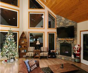 Luxurious Waterfront 4 Season Cottage with WIFI Access / Kayaks / AC / WINTER & SPRING ACCESSIBILITY
