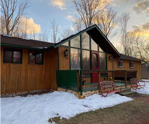 Cottage by the Bay known as BAYSHORE Year Round Rustic Cottage with Spa like Amenities