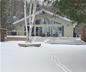 Red Fox Lakehouse - 4-Season on Beautiful Haliburton Lake