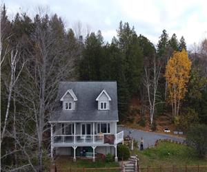Blue's Cottage-Peculiarly Captivating with Picture Perfect View of the Lake and Sunset