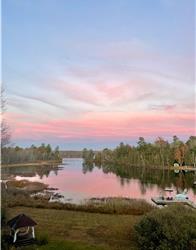 Séjour en famille pendant la pause de mars pour 14 personnes à Lux Lakehouse avec 10 acres de bois