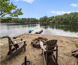 Last Minute Deals for OCT/NOV Weekends -Great Value-Private Lake Front Cottage 2H from GTA -