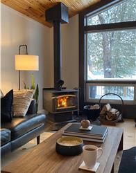 RED PINE LAKEHOUSE - Book your Fall/Winter escape on Haliburton Lake
