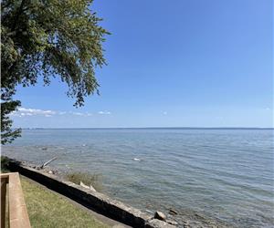 EXECUTIVE LAKEHOUSE CLOSE TO. NIAGARA FALLS
