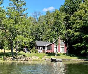 *SUMMER 2022 BOOKING FAST!* Breathtaking views at Cardinal Lakehouse, Gananoque ON