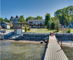 Georgian Bay Beach House with Stunning Views-AVAILABLE THANKSGIVING