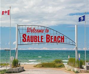 Steps to Beach, Shopping and Attractions & Nestled on a quiet street! Marley Cottage, Sauble Beach