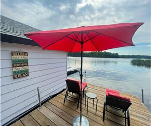 Jolie Maison By Chalet Paradise - Waterfront Cottage In Bobcaygeon: 4 Bedrooms, 2 Bath,