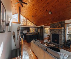 H2H Cottage Kennisis Lake: Haliburton Rental Cottage with Scenic Look-out Views - Couples or Family