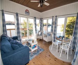Stunning Luxury Muskoka Lakefront Cottage for Families