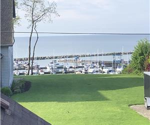 Lakeview Port Dover Executive, Fully Furnished Suite in lake house