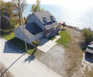 Serene cottage on the shores of Lake Erie