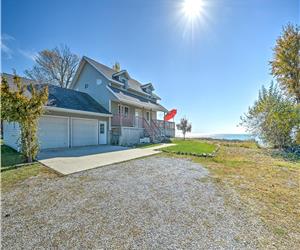 Serene cottage on the shores of Lake Erie. Booking for Summer 2023.
