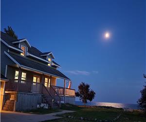 Serene cottage on the shores of Lake Erie.