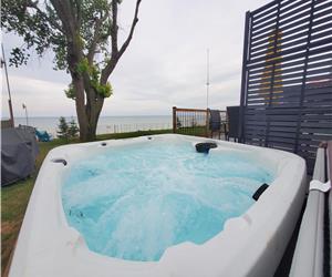 Lake Erie Cottage,  (Dunnville, Portdover area) now booking summer dates