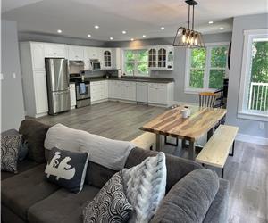 Lake Daze Waterfront Retreat, Internet, Sleeps 12+, Dogs Welcome - newly renovated