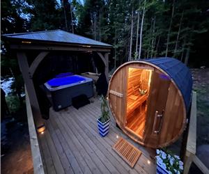 Hot tub/ Sauna - Muskoka cottage - Ahmic Lake - 11 beds, sleeps 8-10 adults, up to 12 ppl