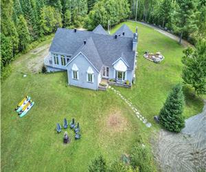 WATERFRONT: Indoor SPA, Spacious, Comfort, Nature at Grand Chalet Nominingue