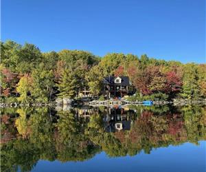 Dubhlinn Cottage on the beautiful shores of Papineau Lake.