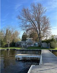 KAWARTHAS MODERN WATERFRONT COTTAGE/LAKEHOUSE, GREAT FISHING, KAYAKS+PADDLE BOARDS+PEDAL BOAT INCL