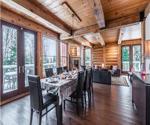 Fully Equipped 5 Bedroom Family Cottage near Tremblant | Lake+Pool Access | Private Hot Tub | Tennis