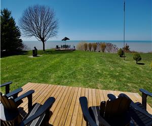 Summer Sale! Elstar Lakehouse: Prime Lakefront... No service charges or cleaning fees!