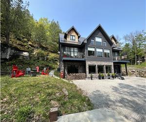 The Rowanwood - Muskoka Cottage Retreat