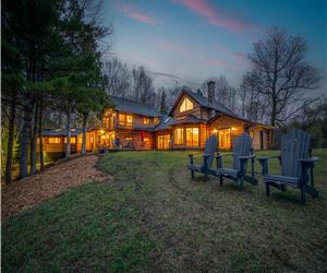 Luxury Cabin On 100+ Acre Beachfront Lake!