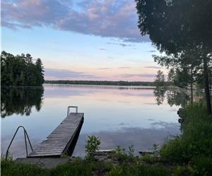 Gorgeous 4 Season Cottage on Six Mile Lake