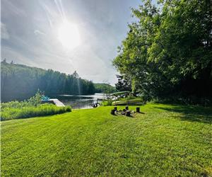 Gorgeous Waterfront Cottage on Peaceful Lake