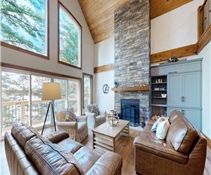 Luxury Waterfront Muskoka BIG Cottage w/5 Bedrooms- Sauna,Great Fishing,Trails,Snowmobiles,Sunset