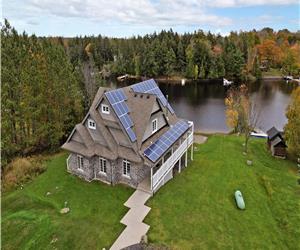 Beachfront All Season Muskoka Cottage with Tesla Charger