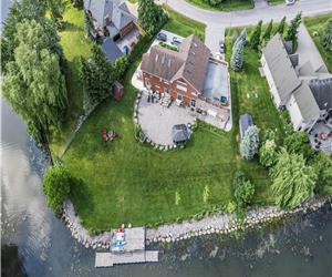 Lake Simcoe Waterfront Retreat | Walkable to the lake  Free canoe use  BBQ & firepit included